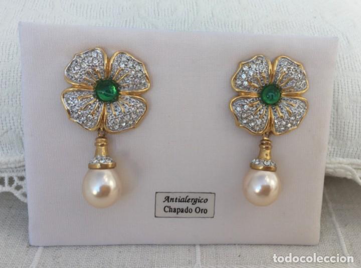 Joyeria: Pendiente chapado en oro de clip con pedrer&iacute;a y perla de imitaci&oacute;n. Bisuter&iacute;a a&ntilde;os 80 a estrenar