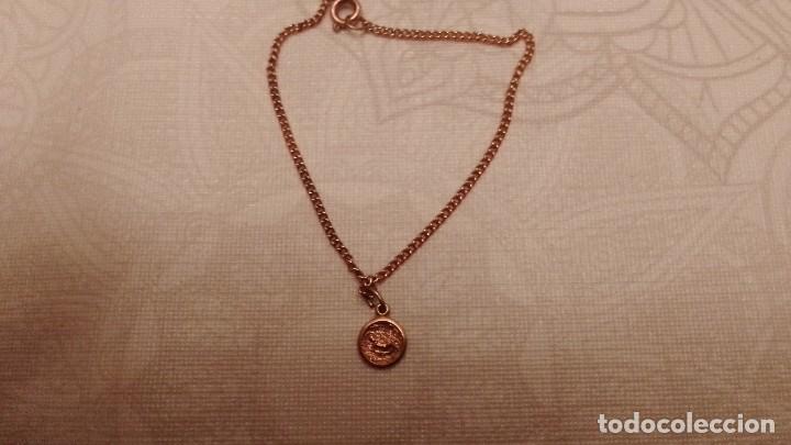 Joyeria: Pulsera dorada con medalla. - Foto 1