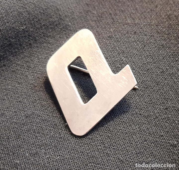 Joyeria: Broche de plata con letra inicial. - Foto 1