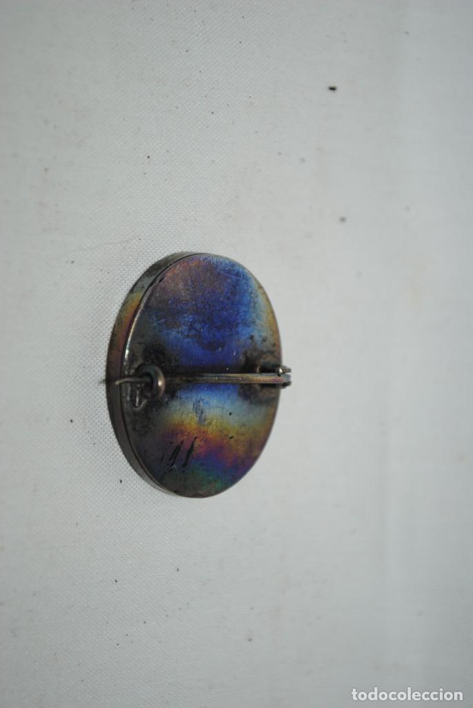 Joyeria: ANTIGUO BROCHE PORTA-RETRATOS DE PLATA . - Foto 3