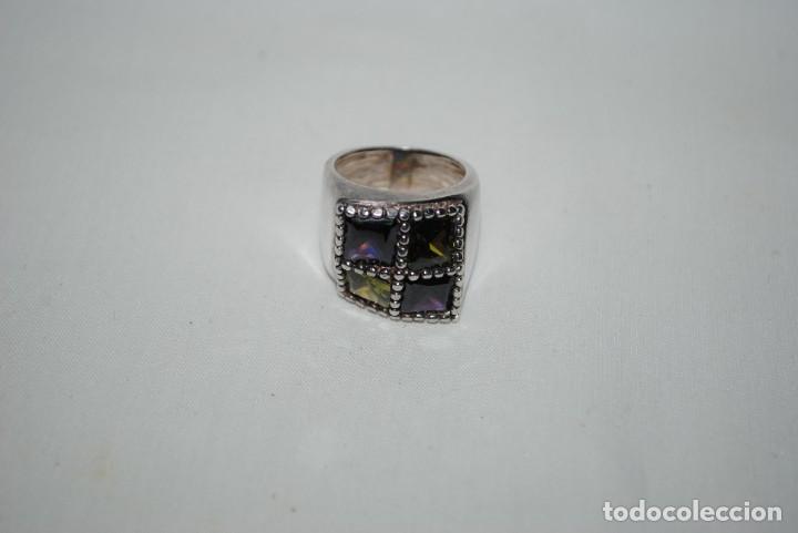 Joyeria: ANILLO DE PLATA CON CUATROS PIEDRAS . - Foto 1