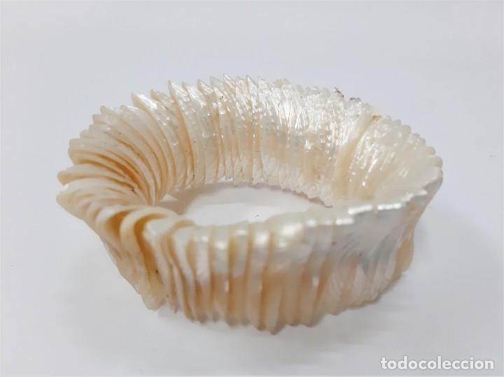 Joyeria: Pulsera vintage de conchas de n&aacute;car - Foto 1