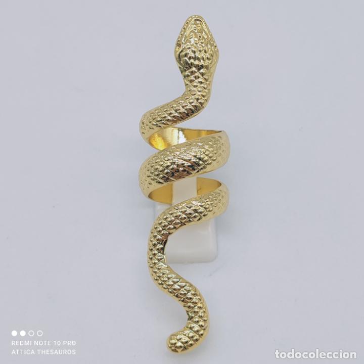 Joyeria: Gran anillo de estilo g&oacute;tico con forma de serpiente chapada en oro de 18k . - Foto 3