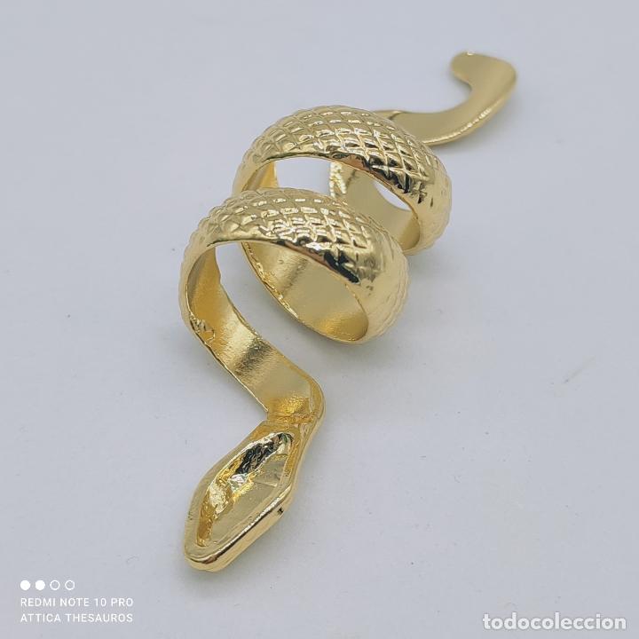 Joyeria: Gran anillo de estilo g&oacute;tico con forma de serpiente chapada en oro de 18k . - Foto 5