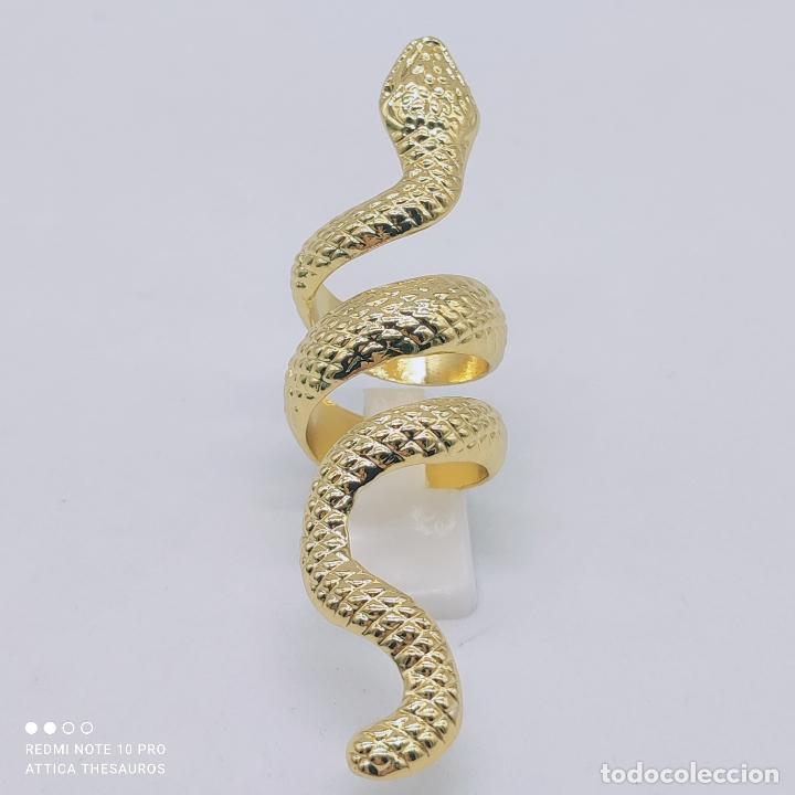 Joyeria: Gran anillo de estilo g&oacute;tico con forma de serpiente chapada en oro de 18k . - Foto 1