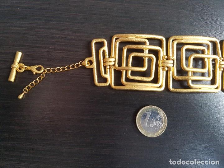 Joyeria: Pulsera grande de metal dorado - Foto 2