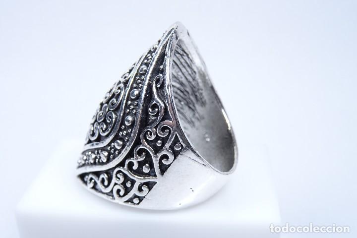 Joyeria: Anillo en plata tipo lanzadera con relieves y grabados - Foto 4