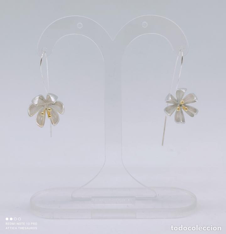 Joyeria: Originales pendientes de flor en plata de ley 925 . - Foto 2