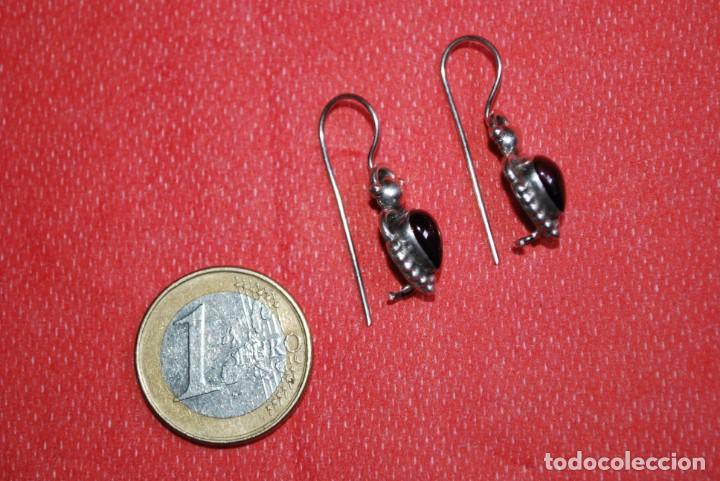 Schmuck: Pendientes de plata con piedras.