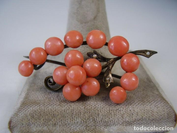 Joyeria: Broche coral y plata. Siglo XIX - Foto 1