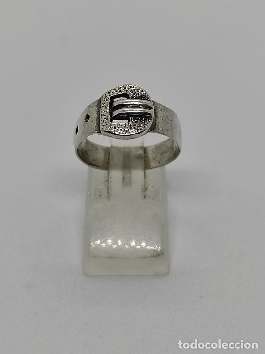 Joyeria: Original anillo antiguo de dise&ntilde;o en plata de ley contrastada con forma de cintur&oacute;n. - Foto 2
