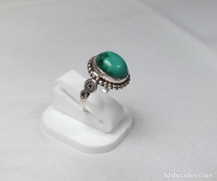Joyeria: Anillo de plata de ley con piedra verde - Talla 11 - Foto 2