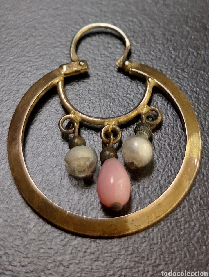 Joyeria: Pendientes antiguos de metal dorado. - Foto 3