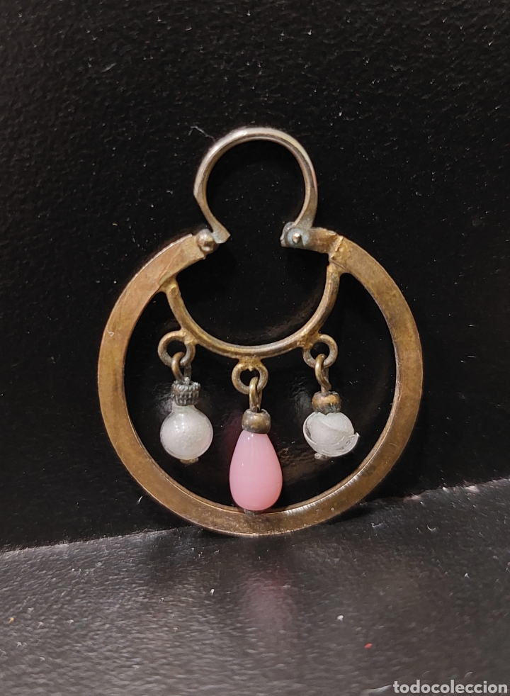 Joyeria: Pendientes antiguos de metal dorado. - Foto 2