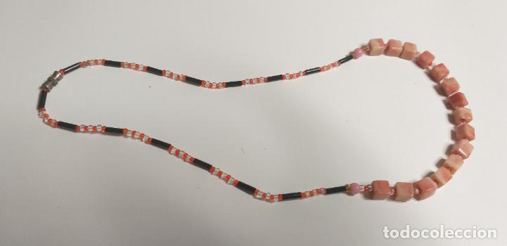 Joyeria: Collar combinaci&oacute;n de piedras rosas y canutillos. - Foto 2