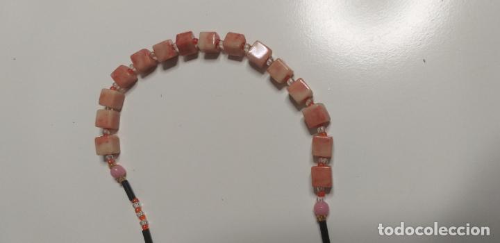 Joyeria: Collar combinaci&oacute;n de piedras rosas y canutillos. - Foto 3