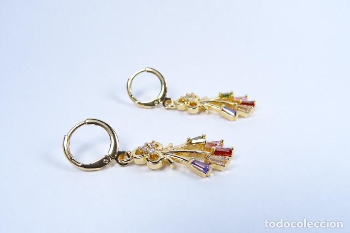 Joyeria: PENDIENTES LARGOS EN ORO DE 14K CON PIERAS MULTICOLOR - Foto 3