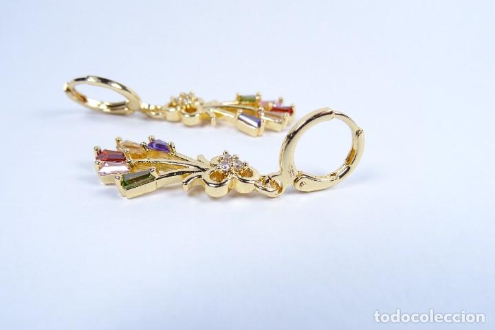 Joyeria: PENDIENTES LARGOS EN ORO DE 14K CON PIERAS MULTICOLOR - Foto 4
