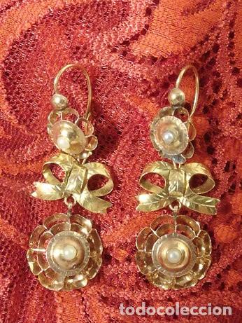 Joyeria: ANTIGUOS PENDIENTES EN ORO, PERLAS NATURALES Y LAZO, CIRCA 1780-1800