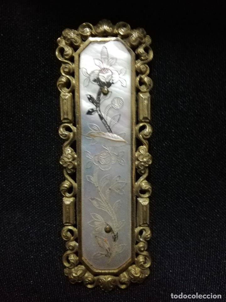 Joyeria: BROCHE DE LAT&Oacute;N DORADO Y N&Aacute;CAR S. XIX - Foto 1