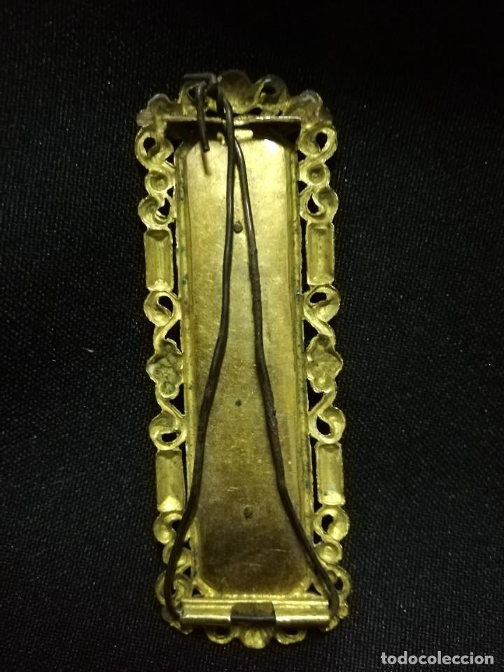 Joyeria: BROCHE DE LAT&Oacute;N DORADO Y N&Aacute;CAR S. XIX - Foto 3