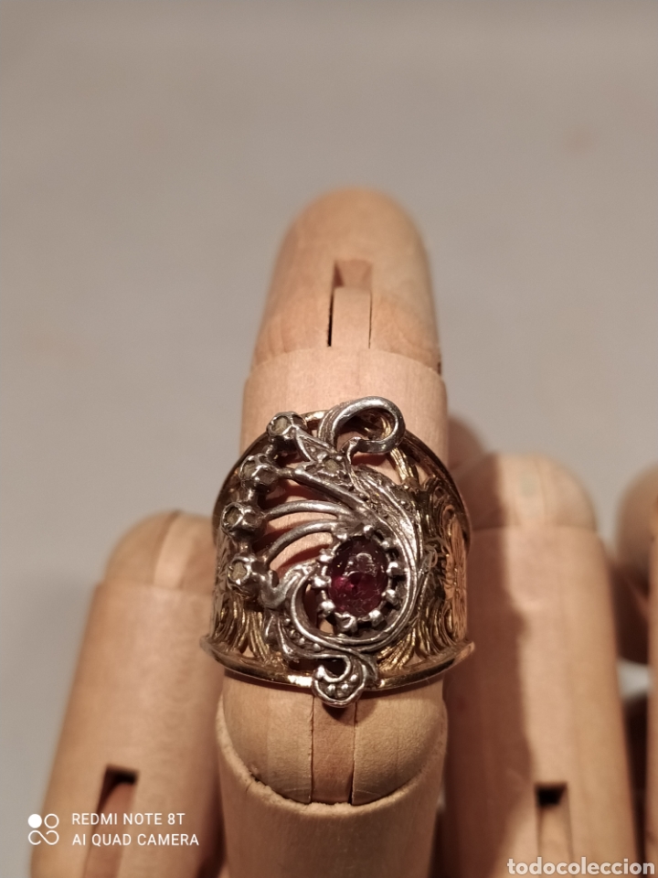 Joyeria: Anillo de plata dorada y granate. - Foto 1