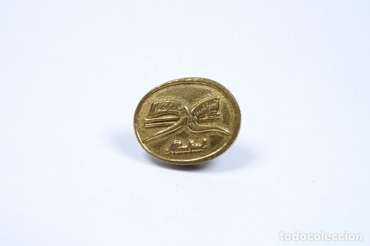 Joyeria: Pin antiguo en oro con inscripciones - Foto 2