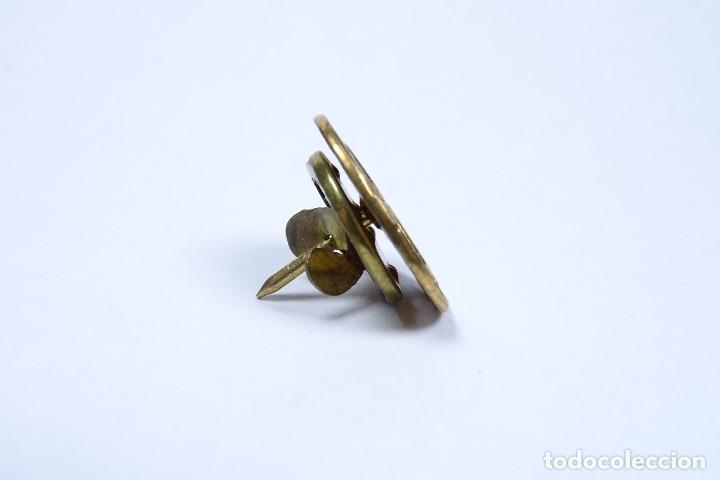 Joyeria: Pin antiguo en oro con inscripciones - Foto 6