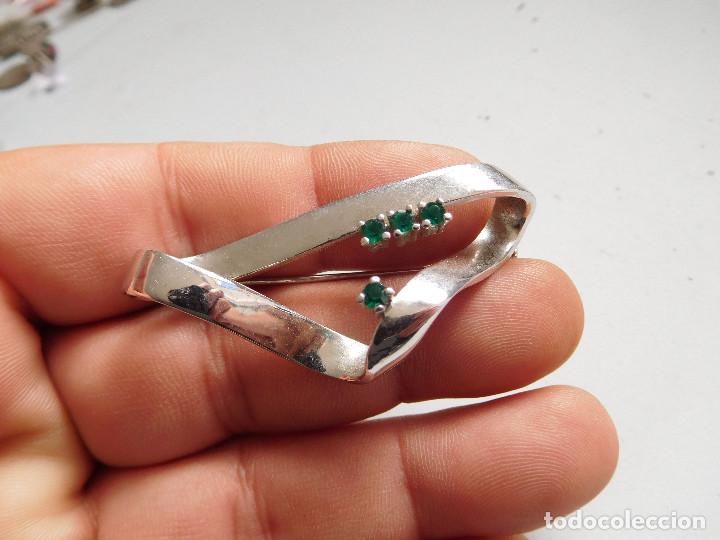 Joyeria: Broche antiguo de plata y piedras verdes - Foto 1