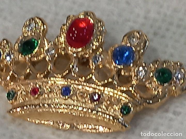 Joyeria: BROCHE ( CORONA ) P. DORADA-PEDRERIA - Foto 1