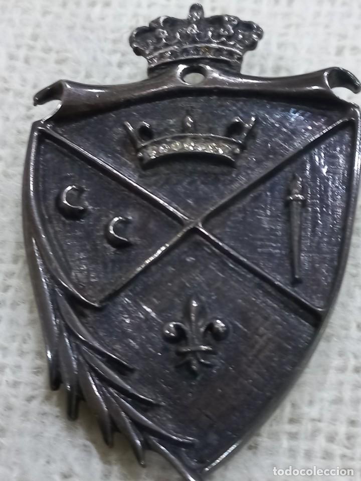 Joyeria: BROCHE ( ESCUDO ) G. PLATEADO - Foto 1