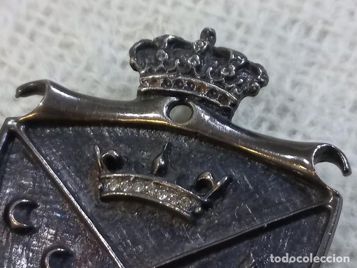 Joyeria: BROCHE ( ESCUDO ) G. PLATEADO - Foto 2