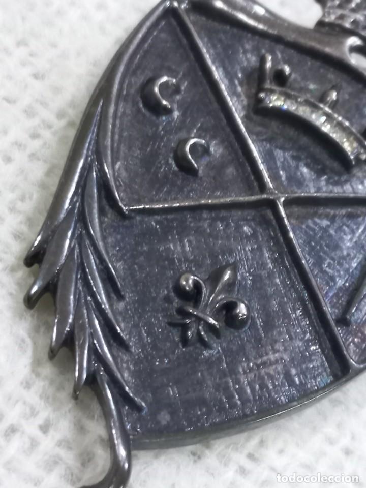 Joyeria: BROCHE ( ESCUDO ) G. PLATEADO - Foto 3