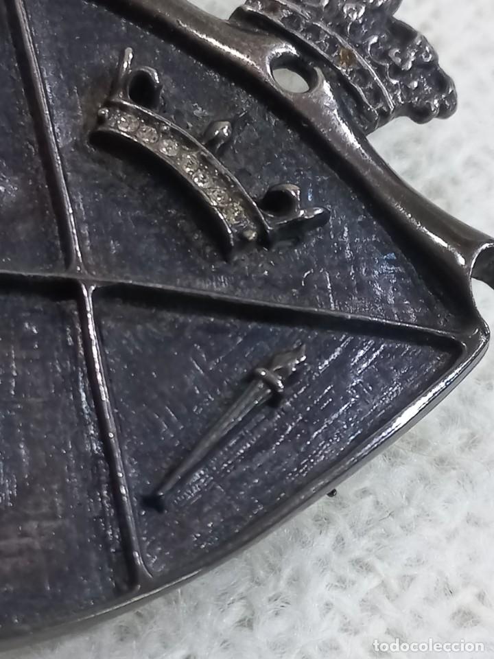 Joyeria: BROCHE ( ESCUDO ) G. PLATEADO - Foto 4