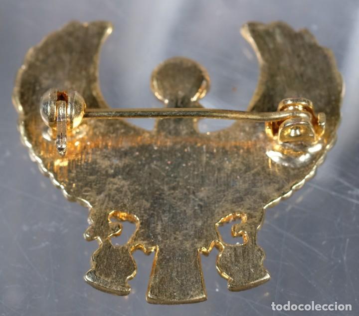 Joyeria: Broche en metal esmaltado con forma de Halc&oacute;n egipcio - Foto 2