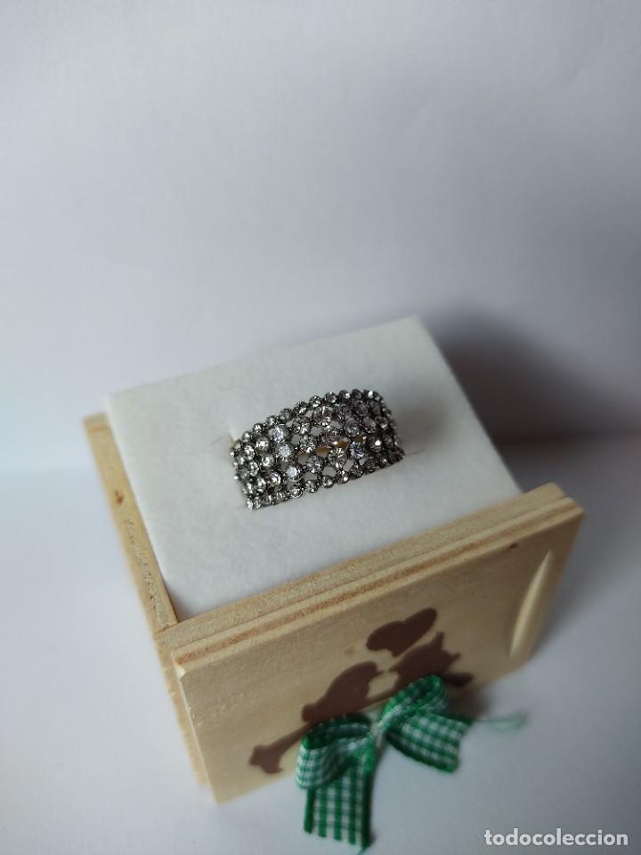 Joyeria: Espl&eacute;ndido anillo estilo eternidad con cristales - Foto 1