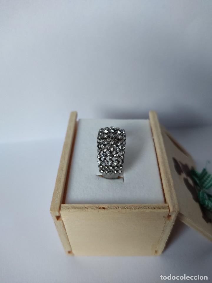 Joyeria: Espl&eacute;ndido anillo estilo eternidad con cristales - Foto 2