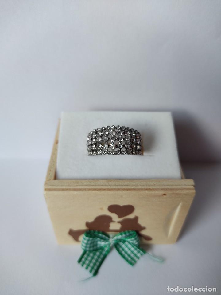 Joyeria: Espl&eacute;ndido anillo estilo eternidad con cristales - Foto 3