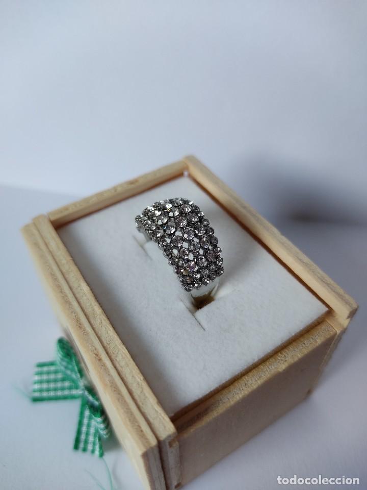 Joyeria: Espl&eacute;ndido anillo estilo eternidad con cristales - Foto 4