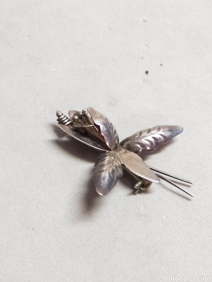 Joyeria: BROCHE DE PLATA CON FORMA DE FLOR CON HOJAS. - Foto 1