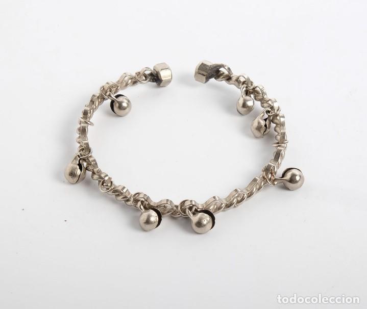 Joyeria: Pulsera met&aacute;lica con colgantes - Foto 1