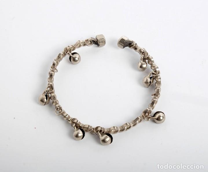 Joyeria: Pulsera met&aacute;lica con colgantes - Foto 2
