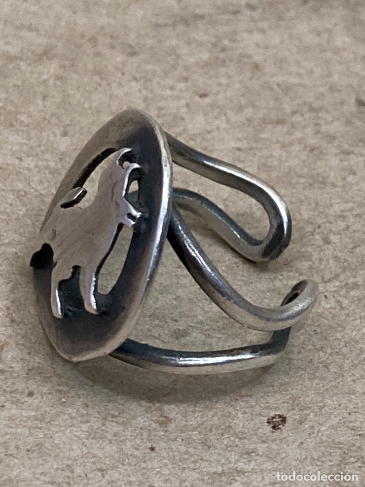 Joyeria: Anillo de plata con silueta de toro - Foto 2