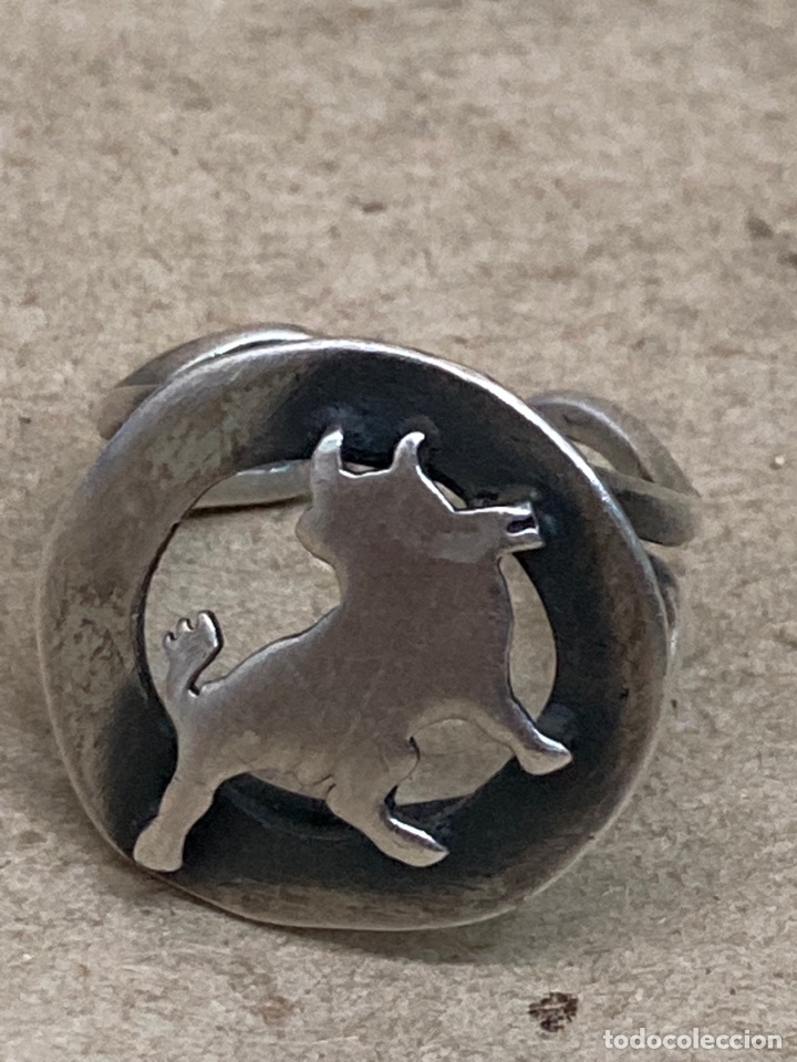 Joyeria: Anillo de plata con silueta de toro - Foto 1