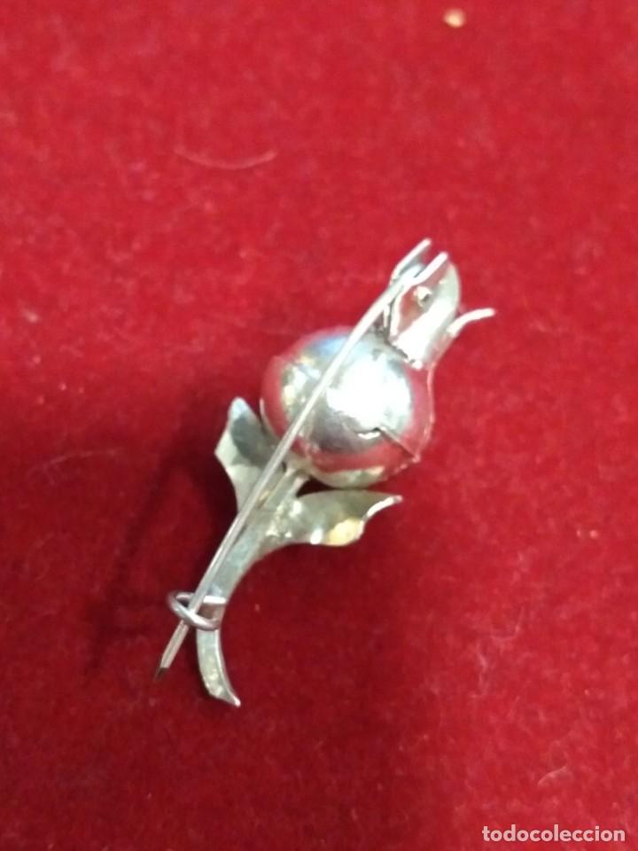 Joyeria: Peque&ntilde;o broche en plata, flor de Granada. REF-9213 - Foto 2