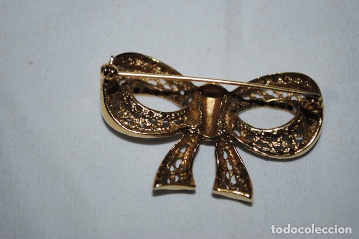 Joyeria: BROCHE ANTIGUO EN FORMA DE MO&Ntilde;A . - Foto 3