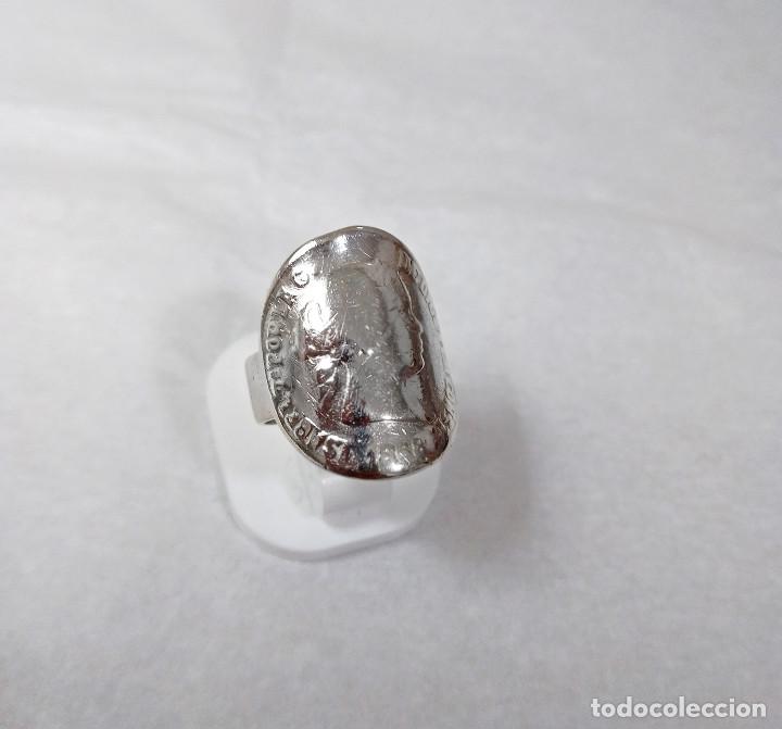 Joyeria: Anillo de plata de ley moneda de Isabel II - Talla 14 - Foto 2