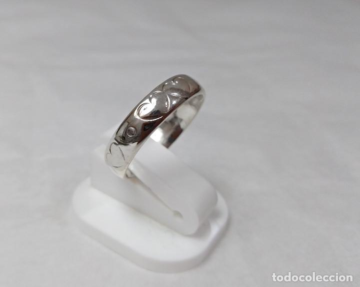 Joyeria: Anillo de plata de ley con corazones - Talla 17 - Foto 2