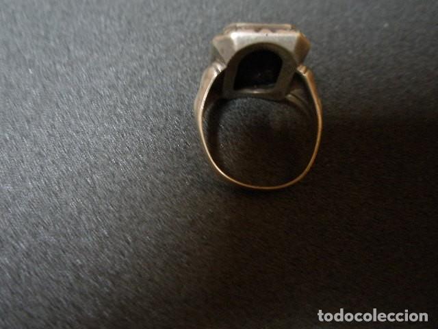 Joyeria: Anillo de caballero, plata y onix. 1920 - Foto 2