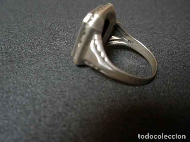 Joyeria: Anillo de caballero, plata y onix. 1920 - Foto 5